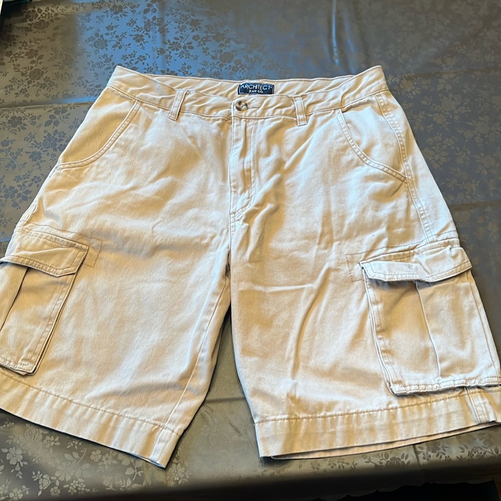 Architect Jean Co men’s khaki shorts, 33